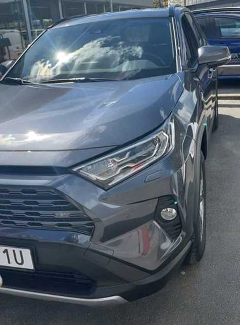 Grå Toyota RAV4 Hybrid AWD stulen i Spånga, Stockholm